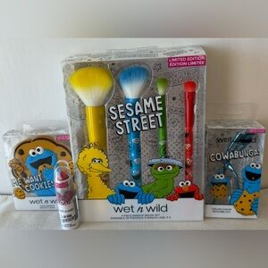 NEW "wet n wild" 4 PIECE LIMITED EDITION
MAKEUP SET!